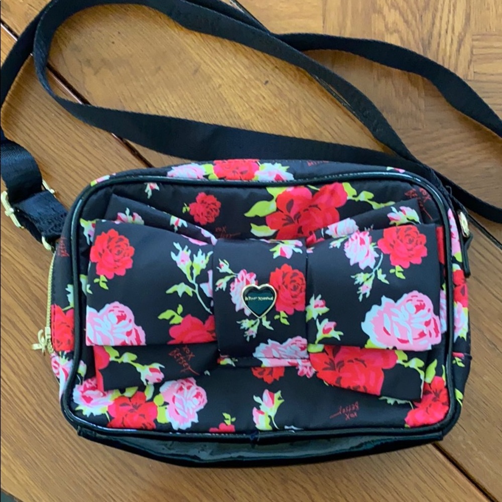 Betsy Johnson Roseau Trails Enamel Bow XBody